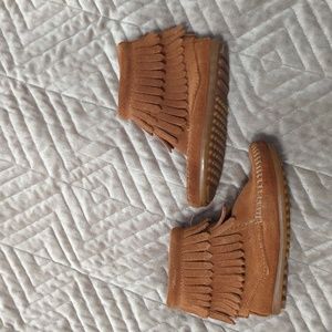 Minnetonka Baby/ Toddler Girl Moccasin - 7